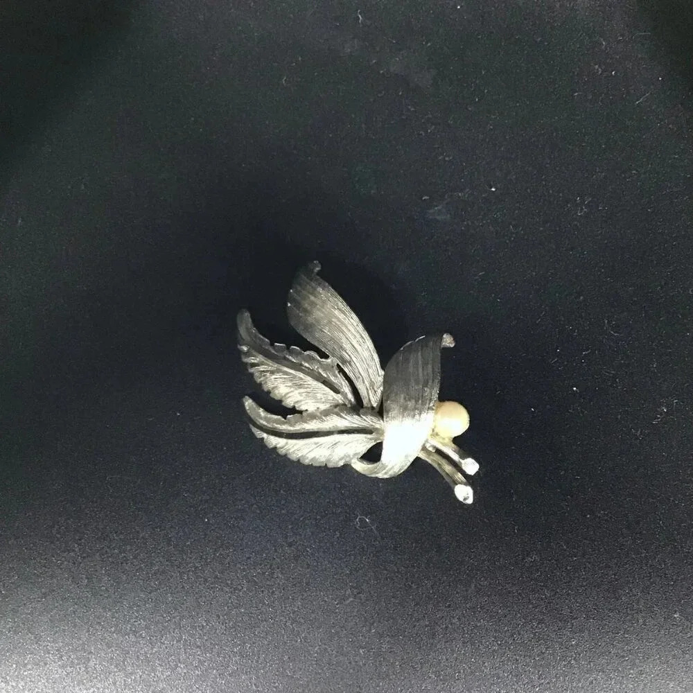 Vintage 1950s BSK Woolworth's Brooch Pin Silver Tone Leaves Feathers Faux Pearl - Picture 9 of 11